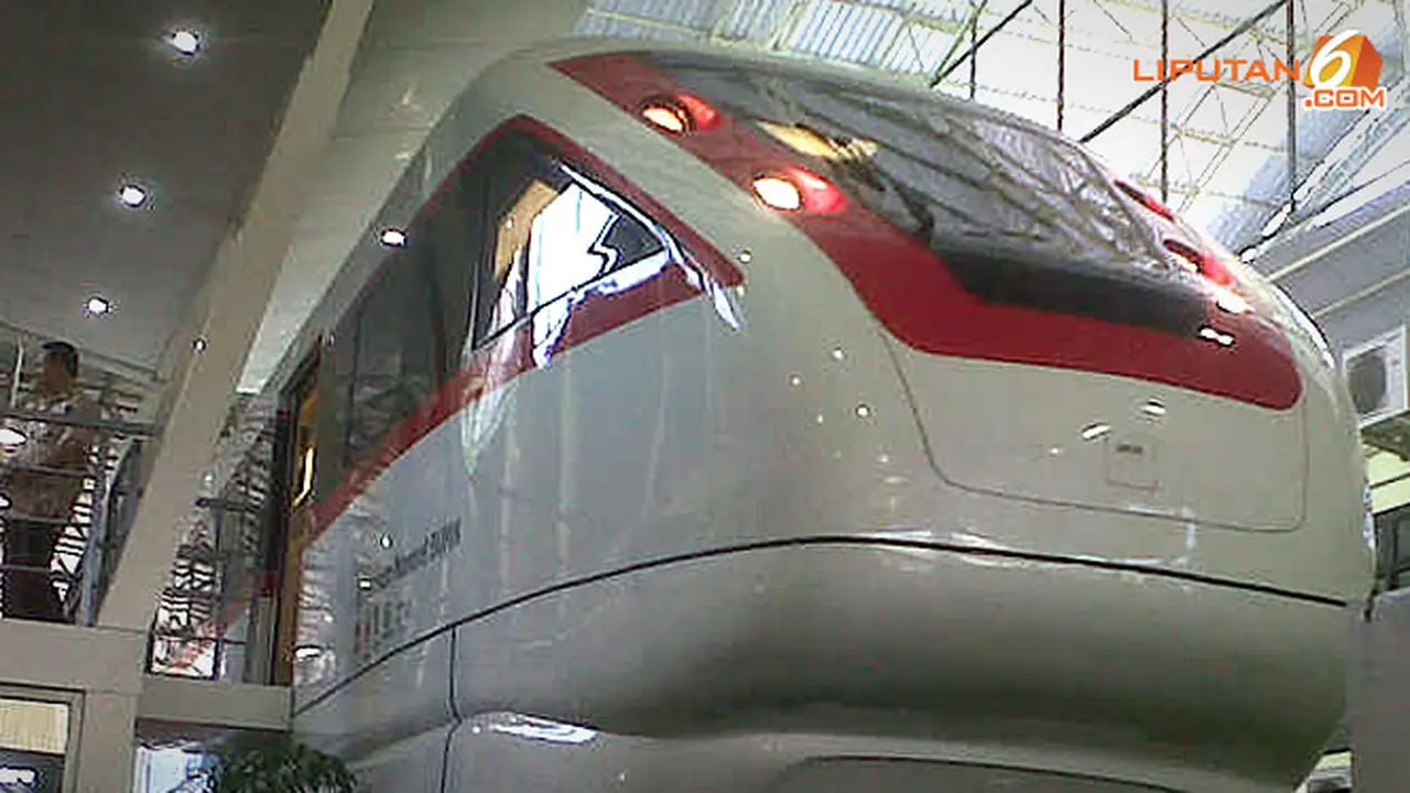 replika-monorail-130506b.jpg