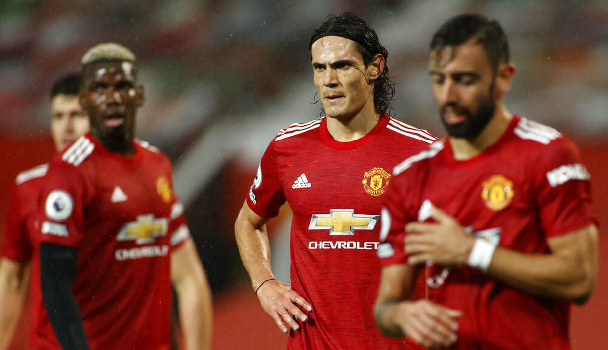 Striker baru Manchester United, Edinson Cavani, saat melawan Chelsea pada laga Liga Inggris di Stadion Old Trafford, Minggu (25/10/2020). Kedua tim bermain imbang 0-0. (Phil Noble/Pool via AP)