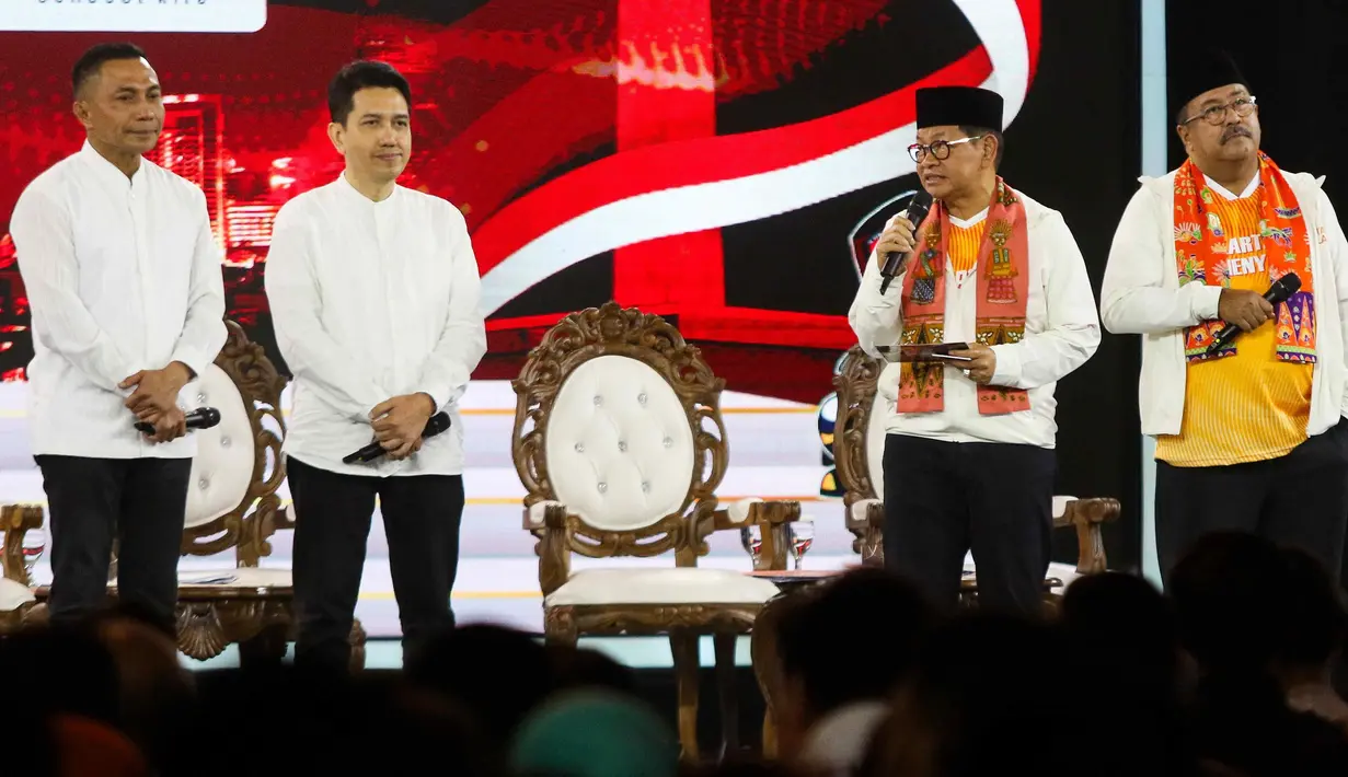 Segmen kedua dan ketiga, yakni pasangan calon akan menjawab pertanyaan dari panelis. (Liputan6.com/Herman Zakharia)