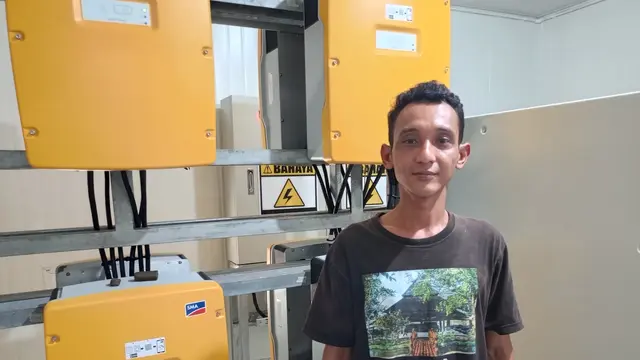 Hamzah (32) asal Jakarta yang memilih bermukin di Desa Ujir,Desa Ujir, Kecamatan Pulau-Pulau Aru, Kabupaten Kepulauan Aru, Provinsi Maluku.