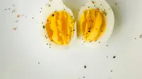 Ilustrasi Rebus atau Masak Telur Sampai Matang Sempurna Credit: Pexels.com/Dialnutrition