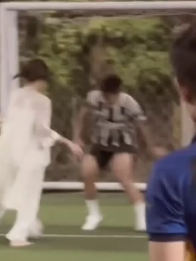 6 Momen Arhan dan Azizah Saat Main Bola, Netizen: Serasa Lapangan Milik Berdua