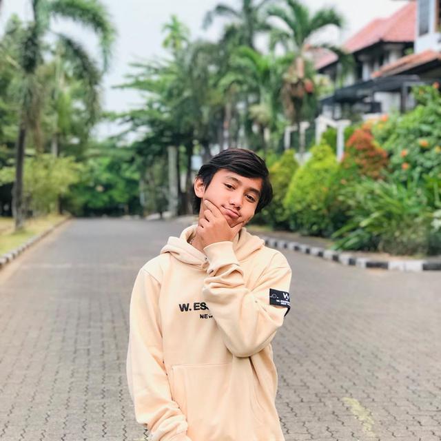 Masih Ingat Bowo Alpenliebe TikTok? Ini 6 Potret Terbarunya yang Makin Kece