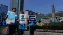 Aksi BPOM bersama rombongan ketika melakukan kampanye anti obat ilegal di arena Car Free Day, Bundaran HI Jakarta, Minggu (21/8). Kampanye ini mengusung tema "Saya Konsumen Cerdas, Hanya Gunakan Obat Dengan Izin Edar".(Liputan6.com/Angga Yuniar)