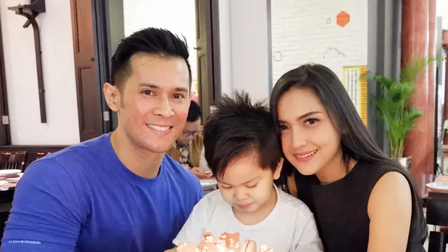 ilustrasi potret si cantik fatmasury dahlan pemeran kisah nyata indosiar, yang memiliki keluarga harmonis/instagram: fatmasury_