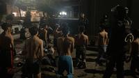 Puluhan remaja tersebut diketahui sedang berkumpul di kawasan Gang Aut, Kecamatan Bogor Selatan. Semula mereka mengaku berencana membangunkan sahur, namun setelah digeledah satu persatu ditemukan barang bukti senjata tajam. (Foto:Liputan6/Achmad Sudarno)