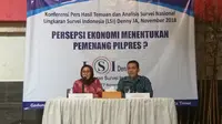 Lingkaran Survei Indonesia (LSI) Denny JA merilis survei nasional mengenai persepsi ekonomi dalam menentukan pemenang Pilpres 2019. (Liputan6.com/ Ika Defianti)