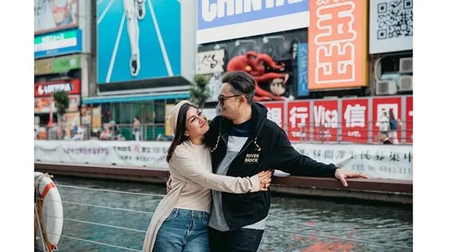 7 Potret Mesra Nisya Ahmad dan Suami yang Jarang Terekspos