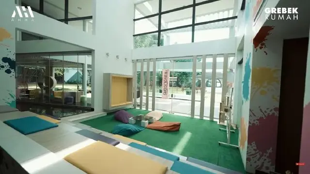 [Fimela] Cinta Laura