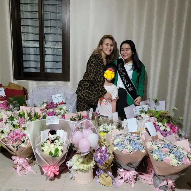 7 Momen Adik Ayu Ting Ting Lulus Sidang Skripsi, Dihadiahi Mobil Ratusan Juta