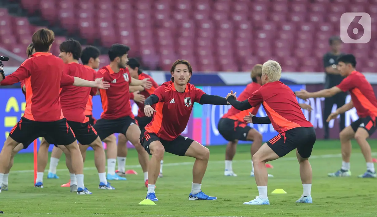 Dari 15 menit waktu peliputan sesi latihan resmi, skuad Samurai Biru terlihat serius saat mengikuti arahan tim kepelatihan. (Liputan6.com/Angga Yuniar)