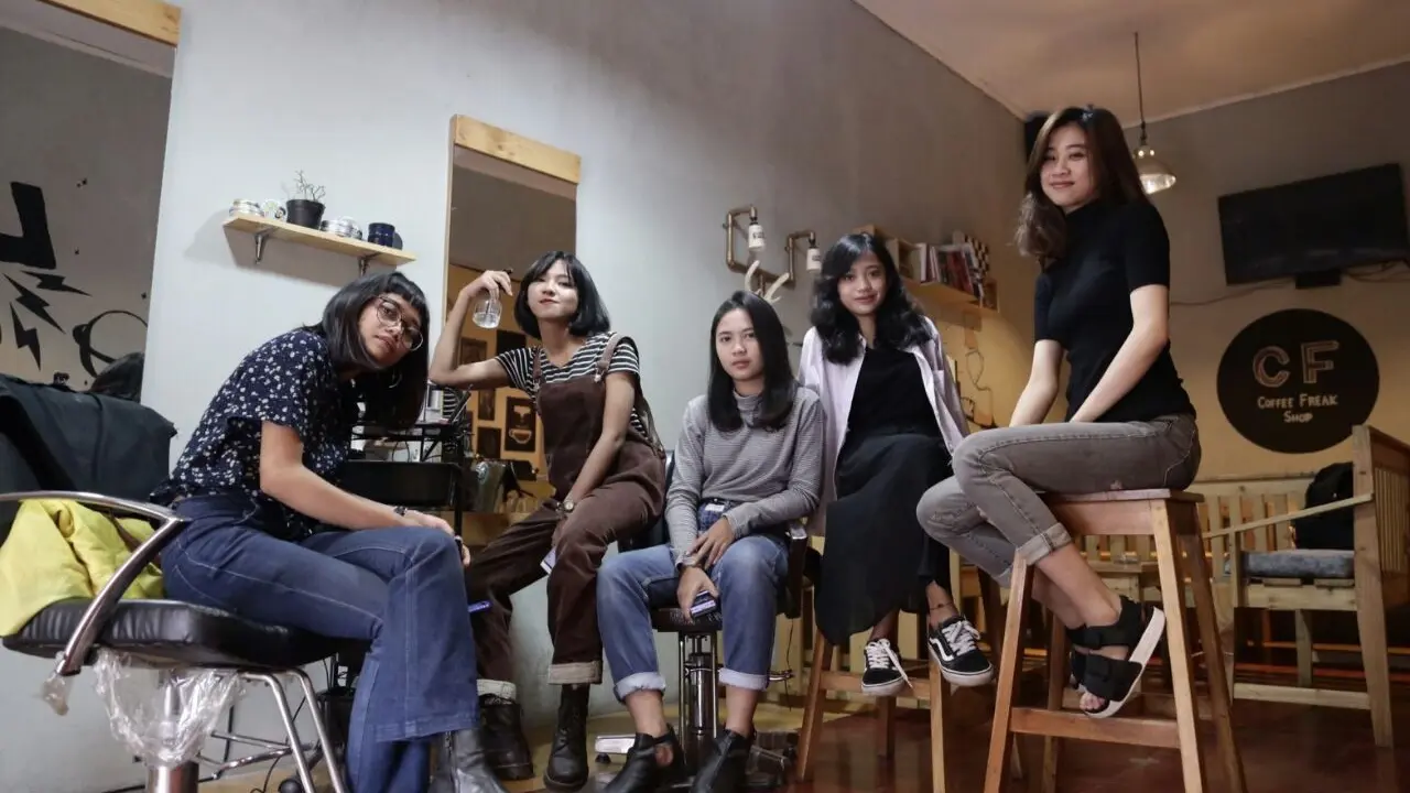 Cara Ampuh Tukang Cukur Cantik Tangkis Rayuan Para Penggoda