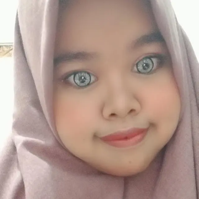 Tampil Beda, Ini 6 Potret Kekeyi Pakai Softlens Abu-abu yang Curi Perhatian