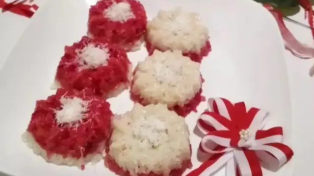 Resep ketan kelapa merah putih untuk meriahkan HUT ke-78 RI. (dok. Cookpad @atidewdew)