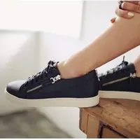 Sepatu kece bisa kamu dapatkan kurang dari 500 ribu. (via: istimewa)