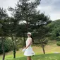 Uhm Ji Won di lapangan golf. (dok. Instagram @umjeewon/https://www.instagram.com/p/Ce2QwbfPVeJ/?hl=en/Dinny Mutiah)