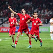 Egy Maulana Vikri (kanan) merayakan gol bersama Justin Hubner saat Timnas Indonesia mengalahkan Vietnam pada Kualifikasi Piala Dunia 2026 Zona Asia di Stadion Gelora Bung Karno, Kamis (21/3/2024). (Bola.com/Bagaskara Lazuardi)
