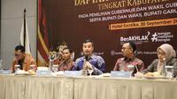 Ketua KPUD Garut Dian Hasanudin memimpin Rapat Pleno Rekapitulasi dan Penetapan DPT Kabupaten Garut 2024. (Liputan6.com/Jayadi Supriadin)