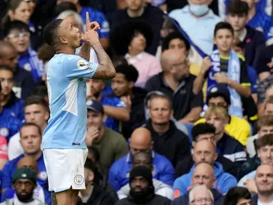 Manchester City berhasil membawa pulang poin penuh kala bertandang ke markas Chelsea pada laga pekan keenam Liga Inggris 2021/2022, Sabtu (25/9/2021). (AP/Alastair Grant)