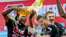 Hasil itu pun membuat Bayer Leverkusen kukuh berada di puncak klasemen sementara Bundesliga dengan nilai 79. (AP Photo/Martin Meissner)