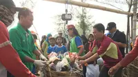 Kerja bakti peringati Hari Nusantara 2019 pada Jumat, 20 Desember 2019 di Mangrove Tambak Wedi-Outlet Kenjeran I Surabaya, (Foto: Liputan6.com/Dian Kurniawan)