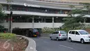 Mobil Gegana Satuan Brimobda Metro Jaya berada di lokasi ledakan di kantin Mal Alam Sutera, Tangerang, Banten, Rabu (28/10). Polda Metro Jaya memastikan sumber ledakan itu adalah bom rakitan dan berdaya ledak rendah. (Liputan6.com/Herman Zakharia)
