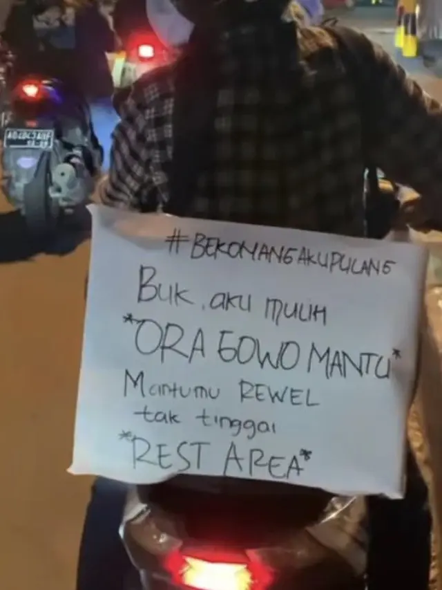 8 Potret Tulisan Kocak di Belakang Motor Pemudik Ini Bikin Geleng Kepala