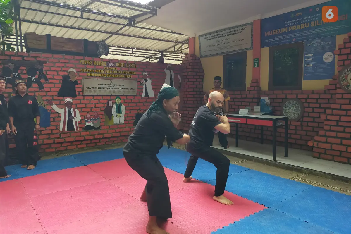 Pendekar Italia aliran Sang Maung Bodas asal Sukabumi, di Ponpes Dzikir Al Fath (Liputan6.com/Fira Syahrin).