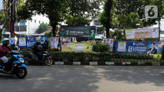 Alat peraga kampanye (APK)