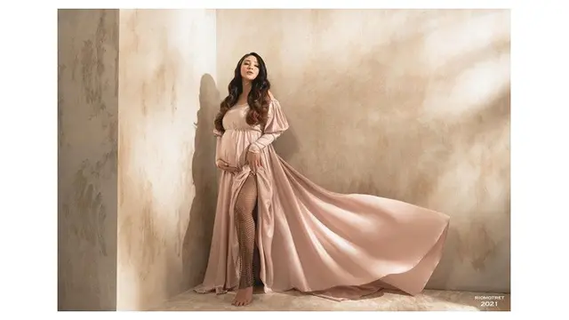 Pesona 11 Seleb saat Pamer Baby Bump, Jadi Ibu Hamil Hits