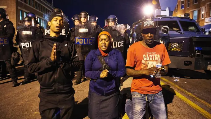 Tragedi Paris Dorong Netizen Berkicau di #PrayForAllTheWorld