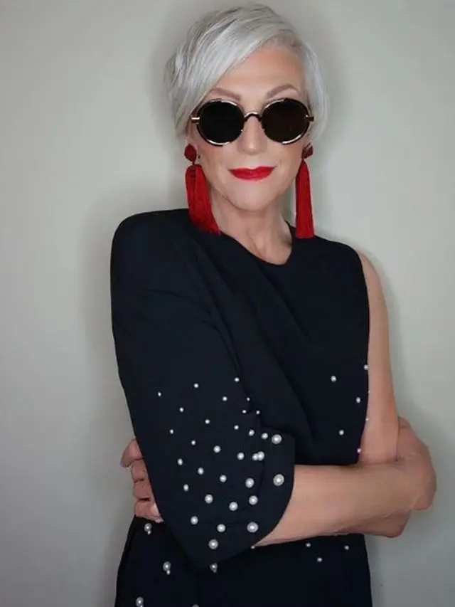 [Bintang] Seksi Sampai Tua, Wanita Berusia 69 Tahun Ini Bertahan Jadi Model