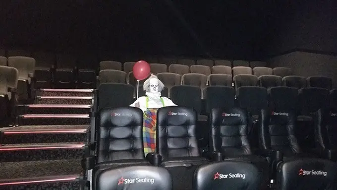 Badut IT berkeliaran di Bioskop