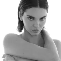 Kendall Jenner Perlihatkan Gaya Rambut Terbaru dengan Potongan Pendek. [@kendalljenner]