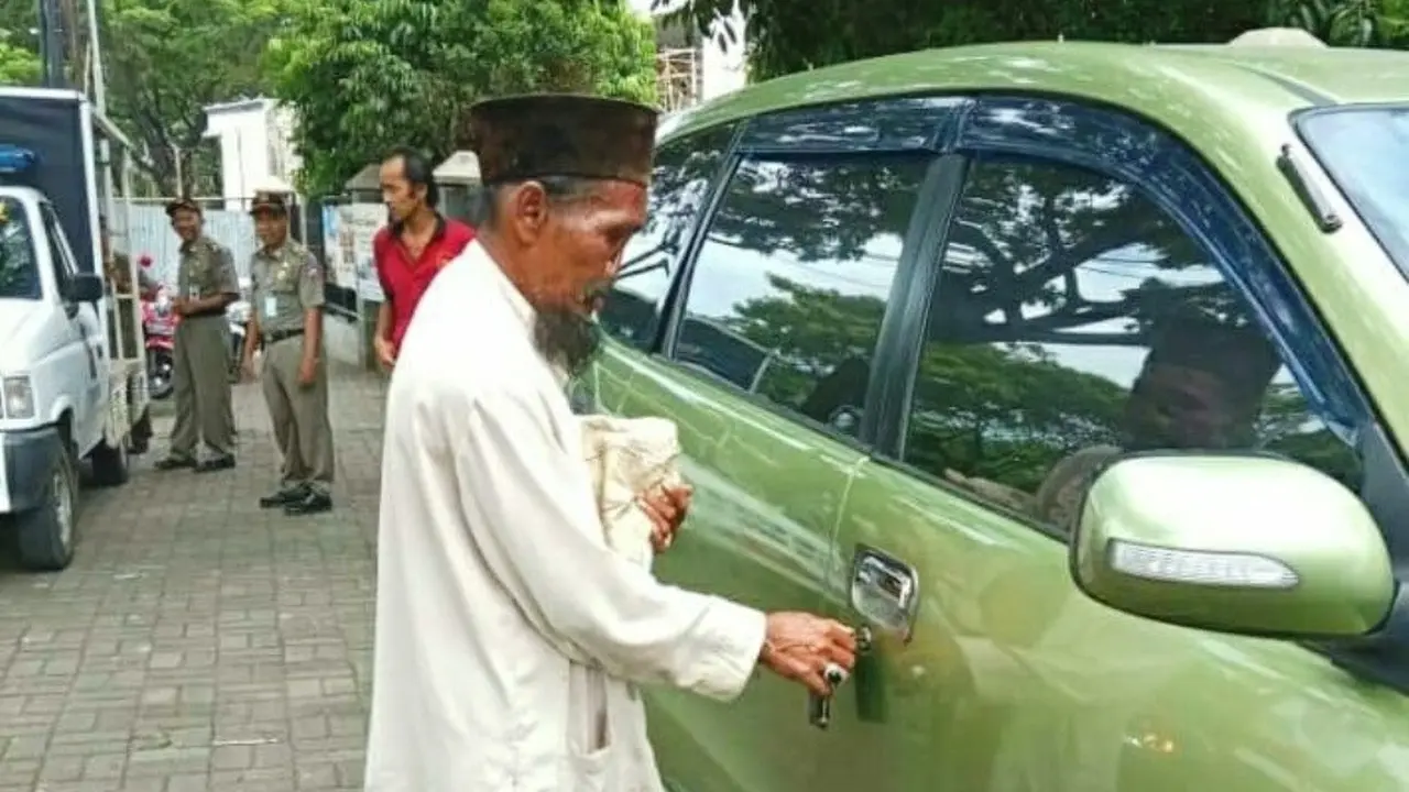 Pengemis di Bogor tepergok memiliki mobil