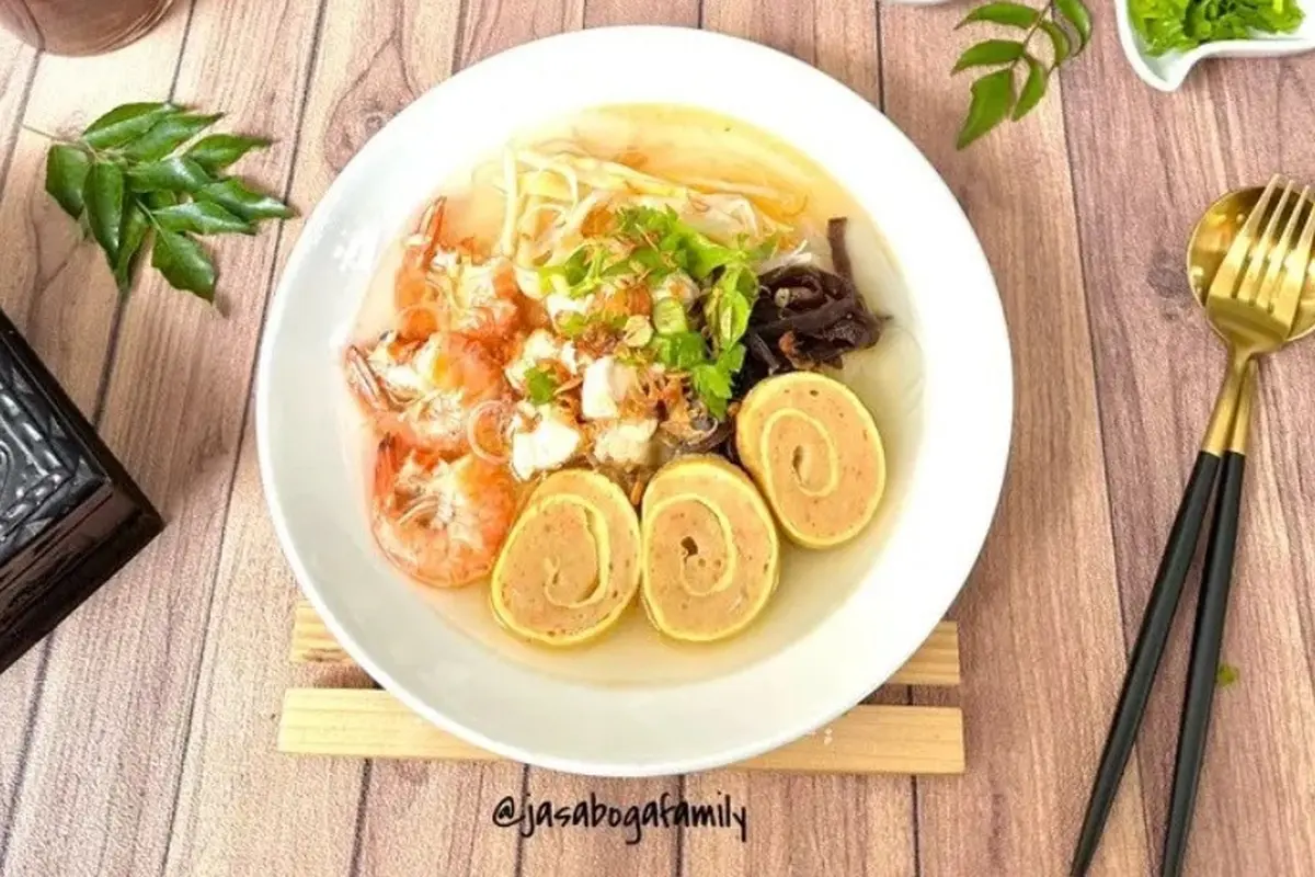 Resep sup pangsit Jepara yang merupakan salah satu makanan favorit Kartini. (dok. Cookpad @eviindriana_77)
