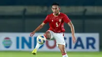 Rizky Ridho. Bek tengah milik Persebaya Surabaya ini menjadi pemain termuda ketiga dalam skuad Timnas Indonesia di Piala AFF 2022. Saat ini ia baru berusia 21 tahun 1 bulan. Bersama timnas senior ia telah mengoleksi 15 caps sejak melakukan debut pada 29 Mei 2021, berbarengan dengan Witan Sulaeman dan Pratama Arhan. Piala AFF 2022 juga menjadi Piala AFF kedua bagi Rizky Ridho setelah sebelumnya bermain pada Piala AFF 2020. (Bola.com/M Iqbal Ichsan)