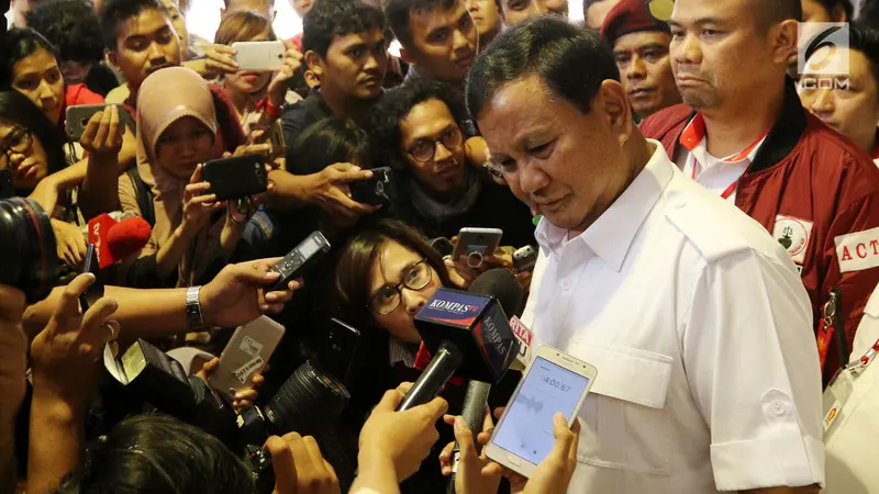 Salam Prabowo Subianto Saat Hadiri Rakernas Gerindra