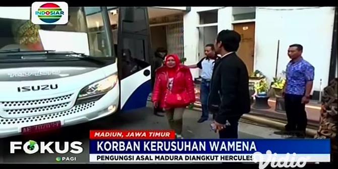 VIDEO: Pengungsi Asal Madura Korban Rusuh Wamena Tiba di Bandara Iswahyudi Magetan