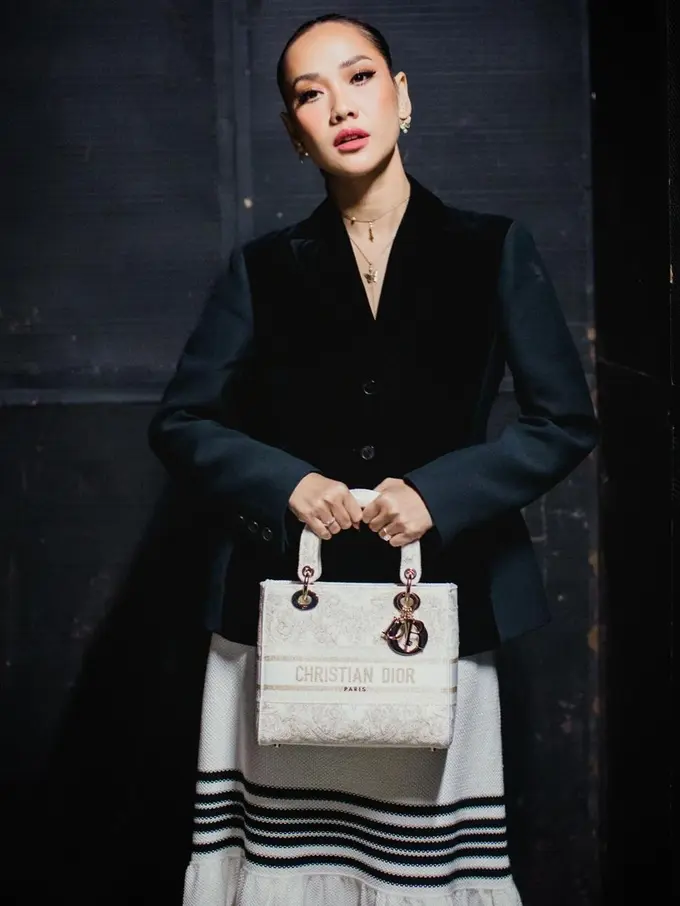 Bunga Citra Lestari dengan tas mewah (Instagram/itsmebcl)