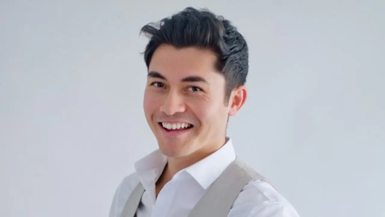 [Bintang] Henry Golding