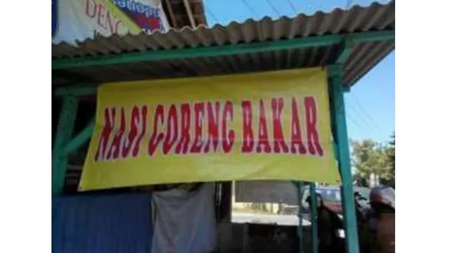 6 Spanduk Penjual Nasi Goreng Ini Bikin Tepuk Jidat