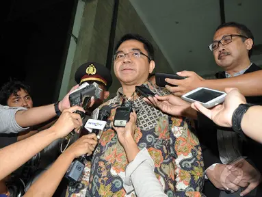 Kepala Badan Koordinasi Penanaman Modal (BKPM), Franky Sibarani, mendatangi Gedung KPK, Jakarta, Selasa (6/1/2015). (Liputan6.com/Miftahul Hayat)