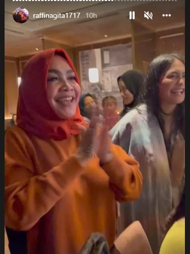 Rieta Amilia merayakan ulang tahun yang ke-60 (Foto: Instagram/@raffinagita1717)