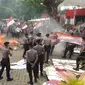 Demo berlangsung ricuh di depan gedung KPK, Jumat (13/9/2019). (Liputan6.com/ Nanda Perdana Putra).