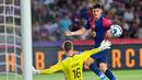 Pemain Barcelona, Pau Victor, berusaha mencetak gol ke gawang AS Monaco pada laga pramusim bertajuk Joan Gamper Trophy di Estadi Olimpic Lluis Companys, Selasa (13/8/2024) dini hari WIB. (AFP/Manaure Quintero)