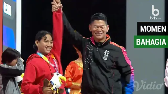 Berita video momen ketua INAPGOC Raja Sapta Hadi menyerahkan medali emas kepada perenang putri Indonesia, Syuci Indriani.
