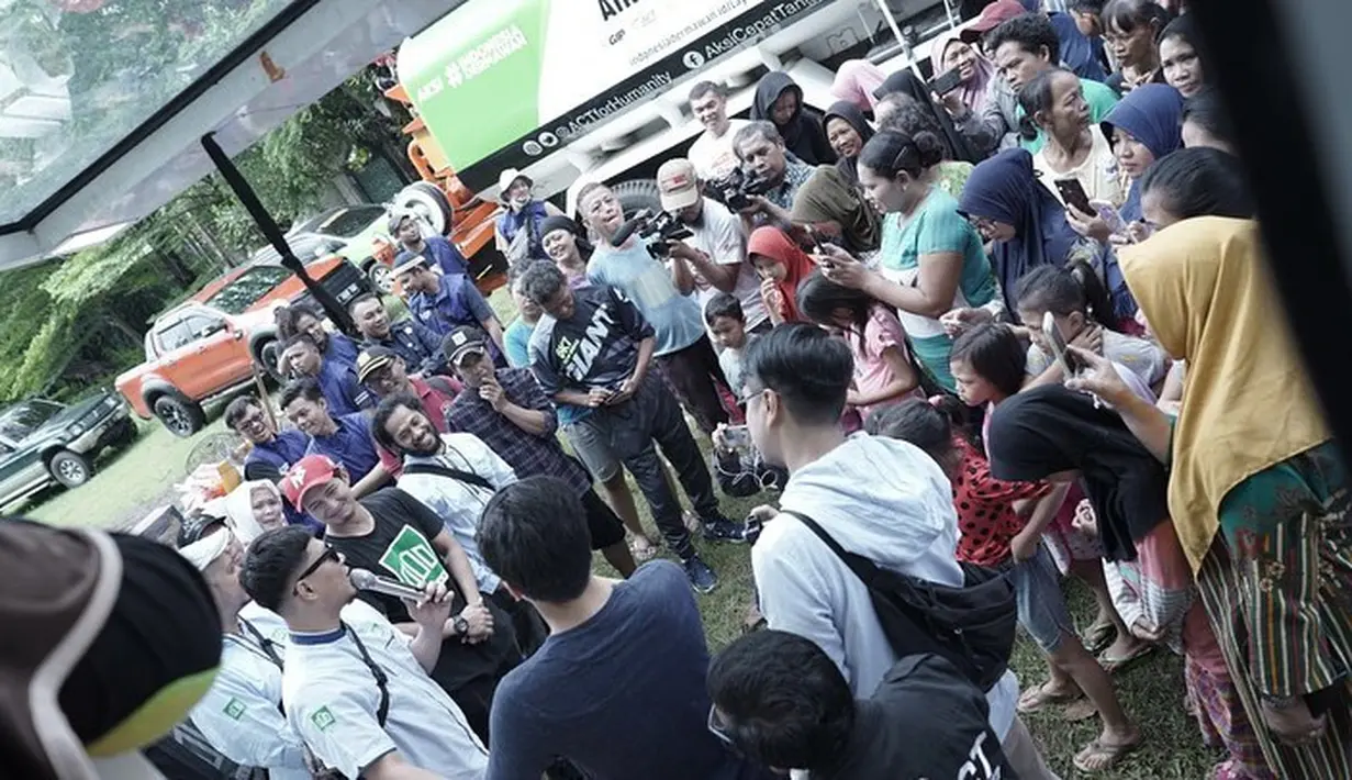 Artis-artis Bantu Korban Banjir (Instagram/ariekuntung)