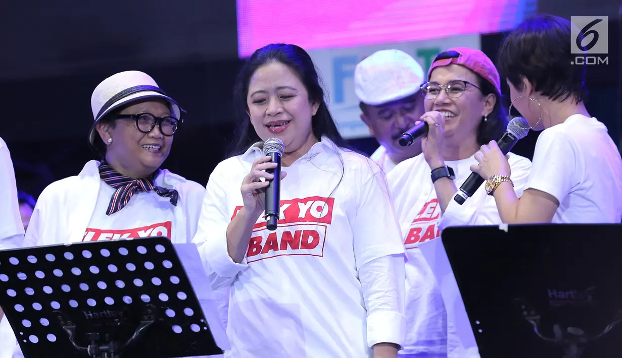 Penampilan Elek Yo Band saat acara penggalangan dana untuk korban gempa Palu dan Donggala di Lippo Mall Kemang Jakarta, Jumat (5/10). Elek Yo Band membuka dengan lagu "Stand By Me" milik Ben E King. Lalu "Bento" karya Iwan Fals. (Bintang.com/Deki Prayoga)