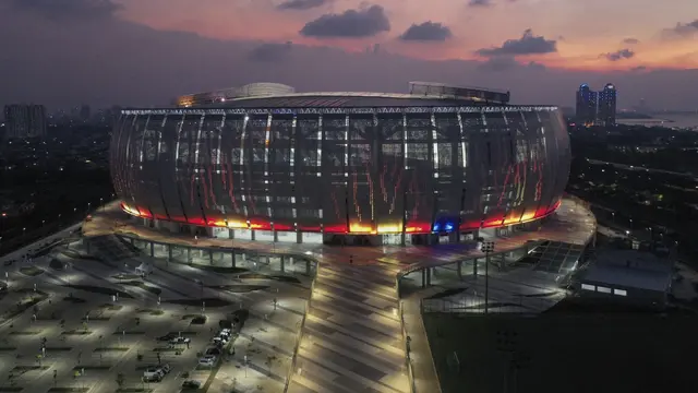 Jakarta International Stadium di Malam Hari